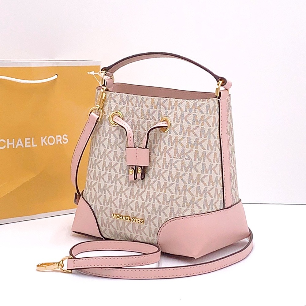 MICHAEL KORS 
Mercer Small Logo Bucket Bag POWDER BLUSH MULTI COLOR